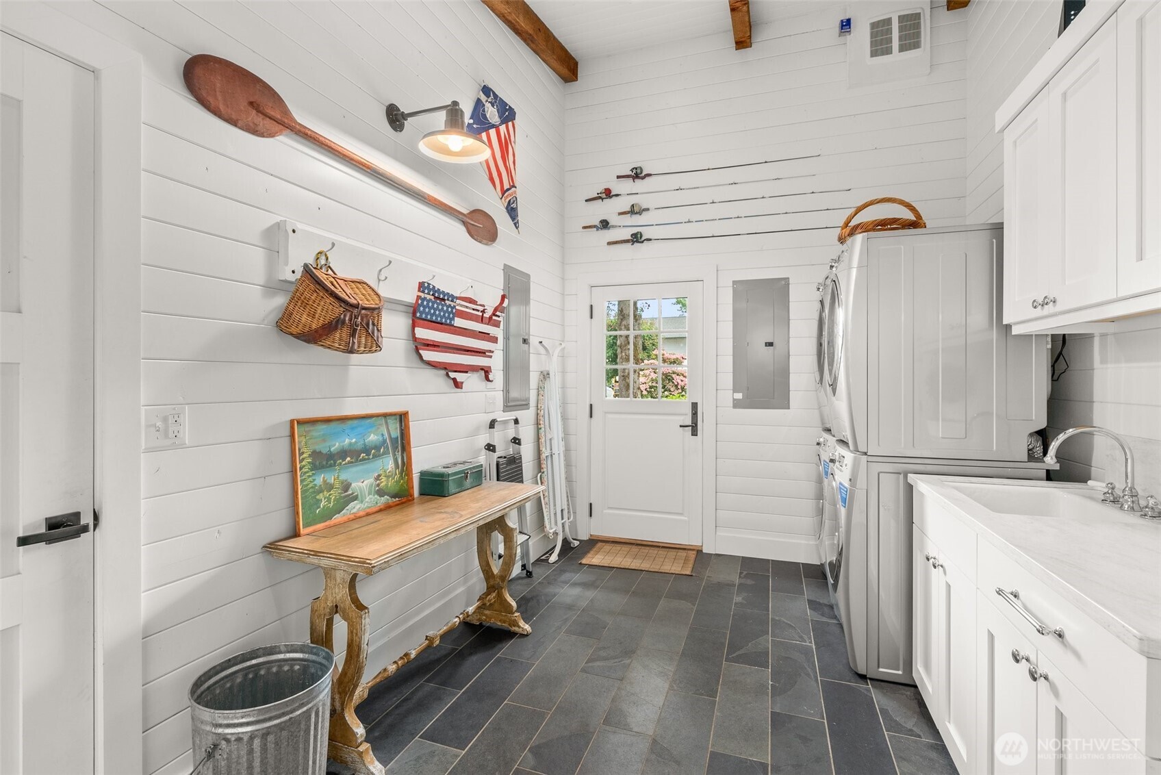 412 Streeter Road Silverlake, WA 98645 - Photo 33 of 40 a bathroom with a sink a toilet and a shower