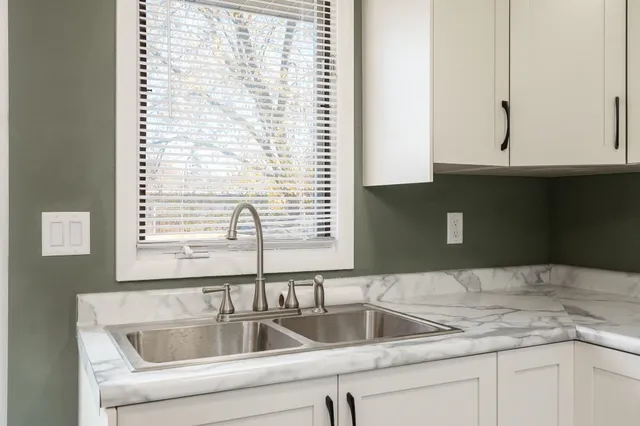 a close view of sink and tap