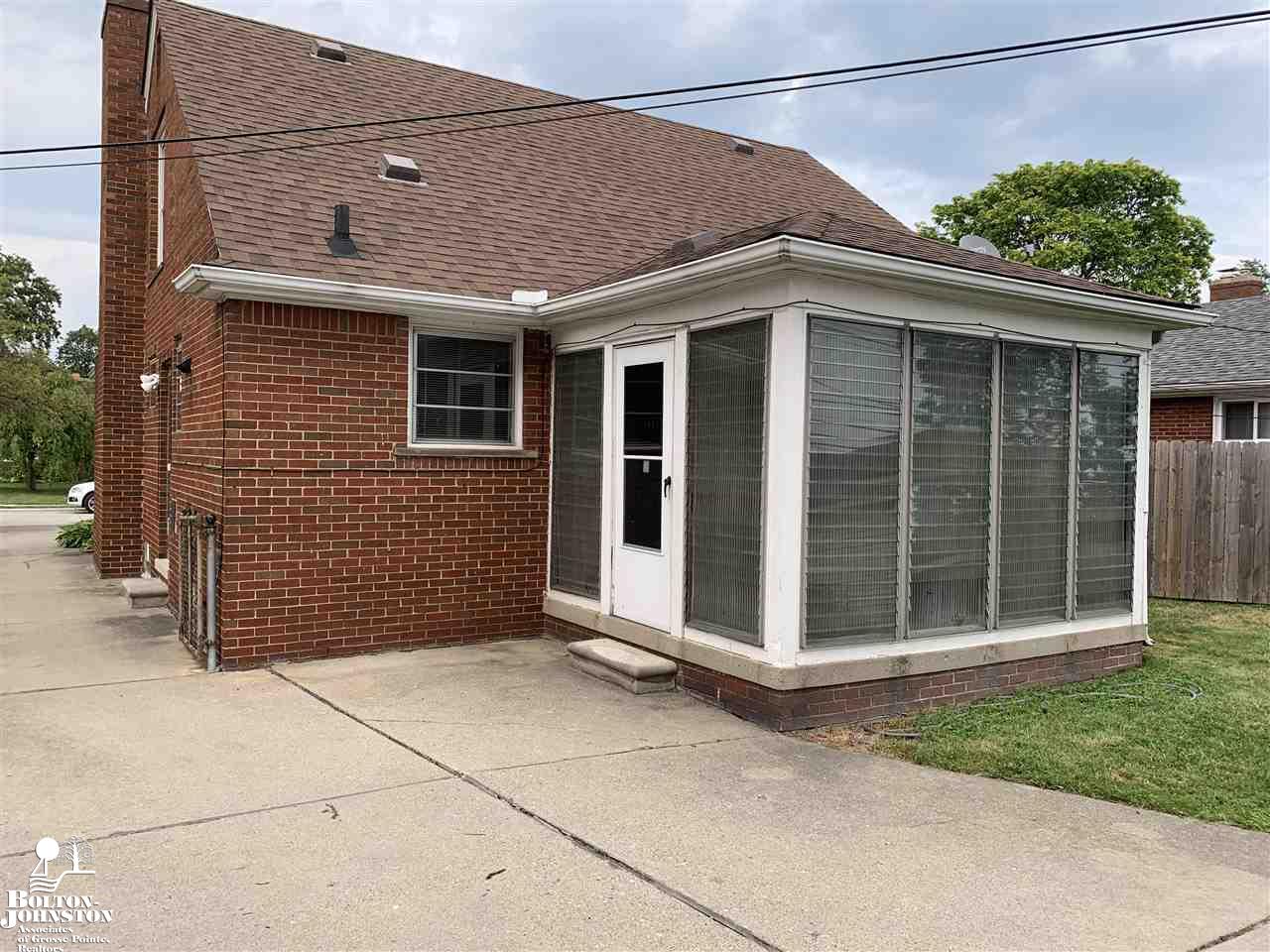 20928 Littlestone Road Harper Woods, MI 48225 - Photo 5 of 27
