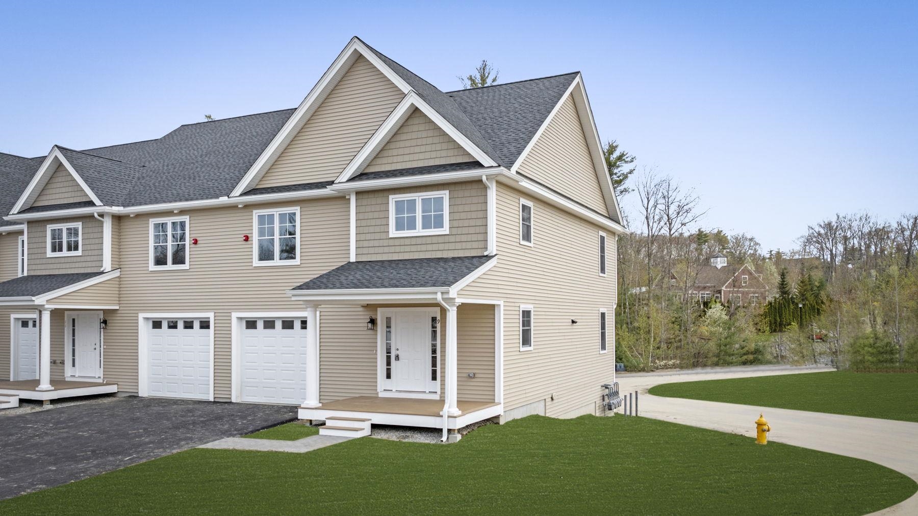 47 Centerwood Way Manchester, NH 03102 - Photo 1 of 45
