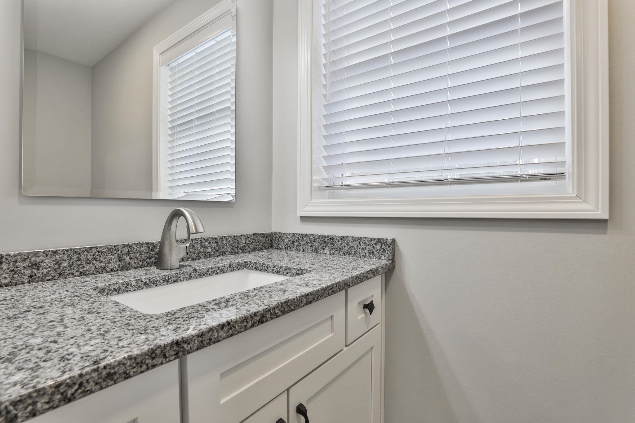47 Centerwood Way Manchester, NH 03102 - Photo 13 of 45