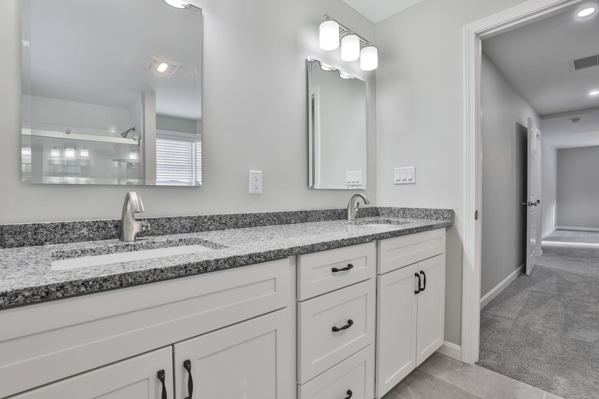 47 Centerwood Way Manchester, NH 03102 - Photo 16 of 45