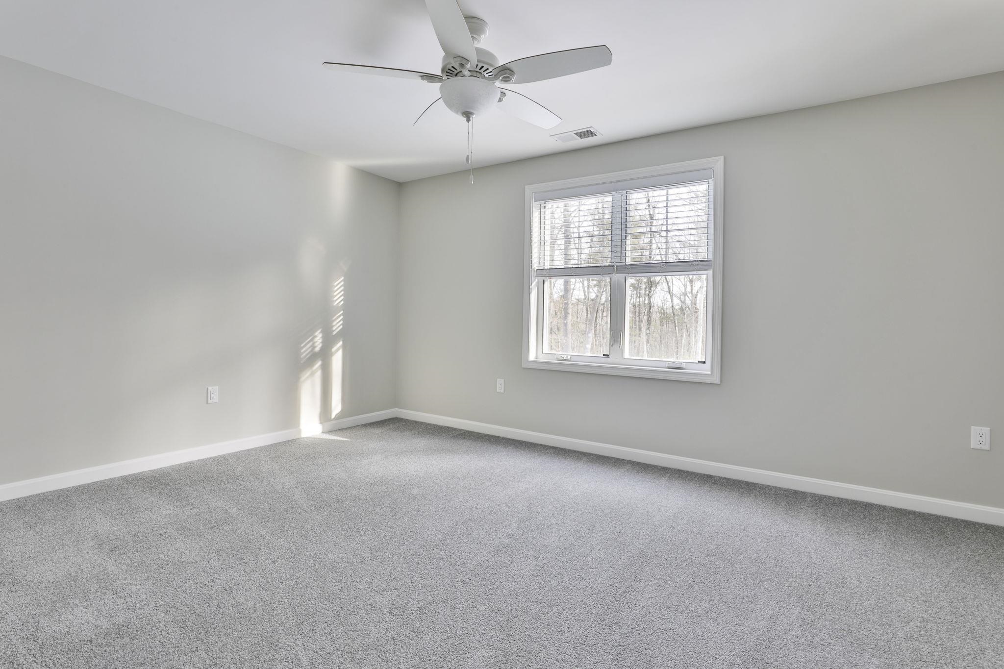 47 Centerwood Way Manchester, NH 03102 - Photo 23 of 45