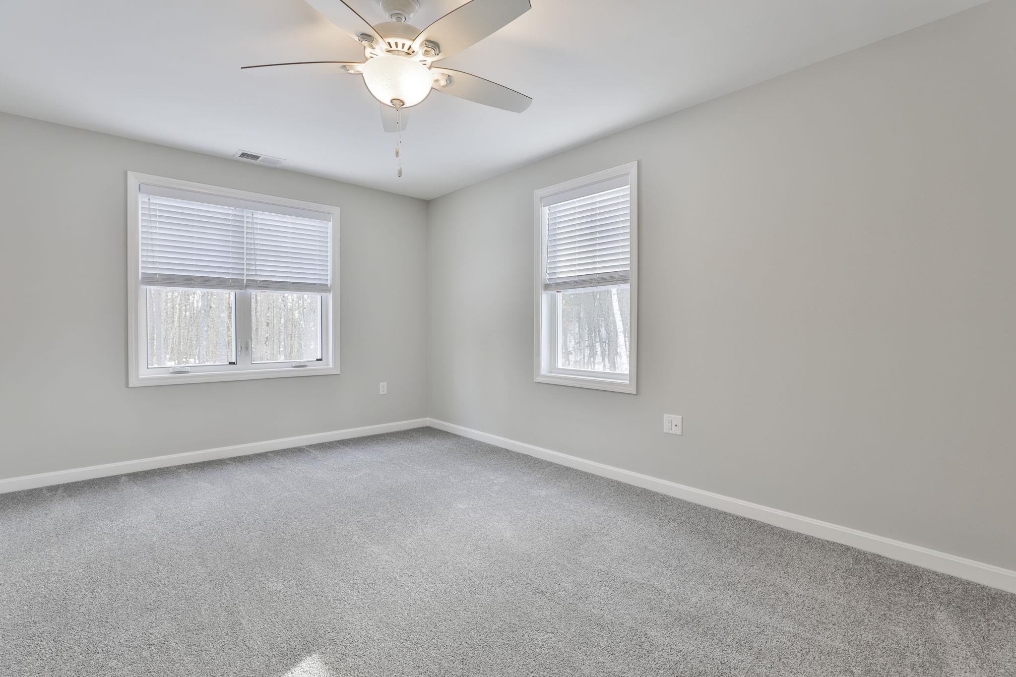 47 Centerwood Way Manchester, NH 03102 - Photo 25 of 45