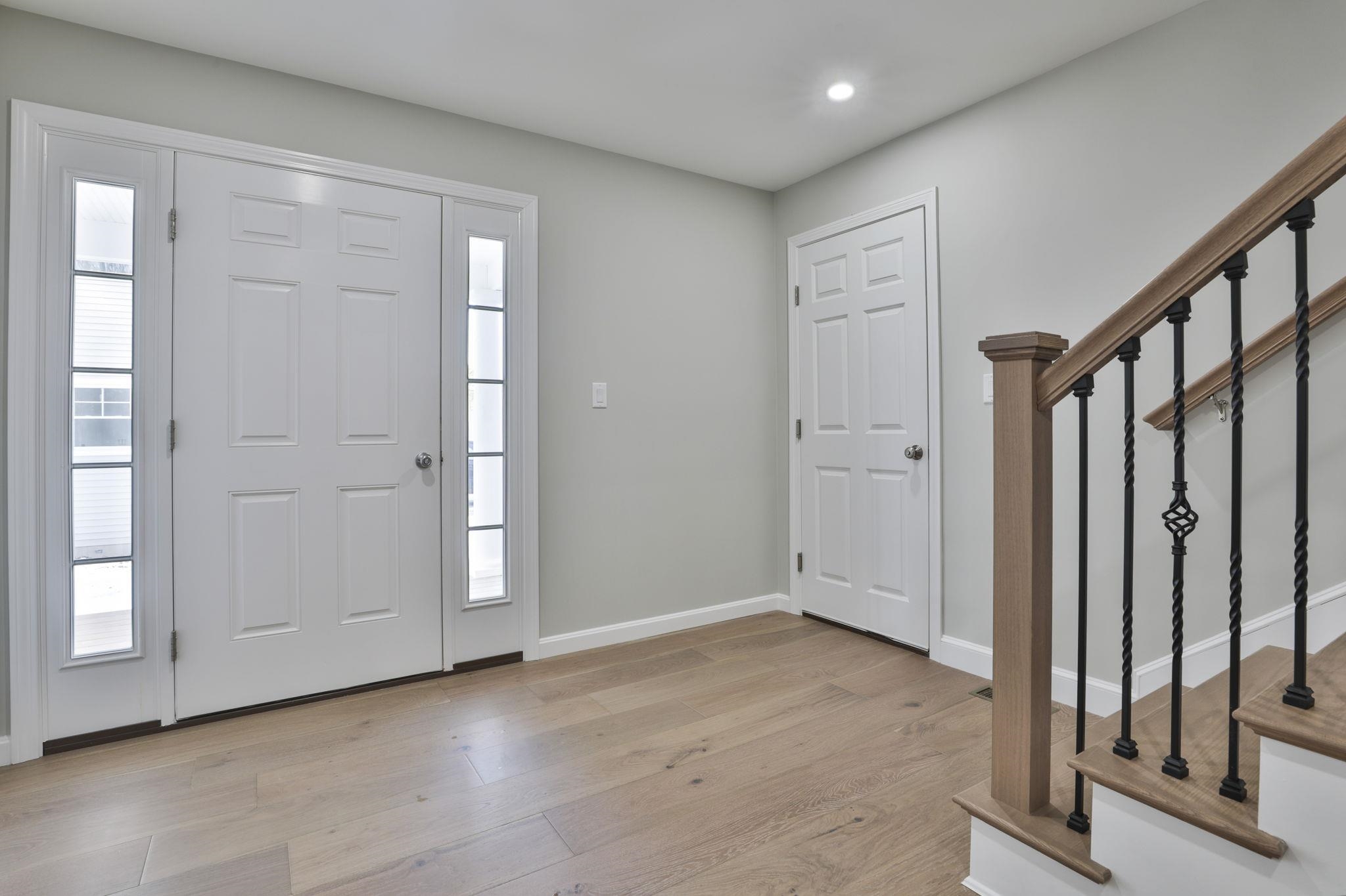 47 Centerwood Way Manchester, NH 03102 - Photo 4 of 45