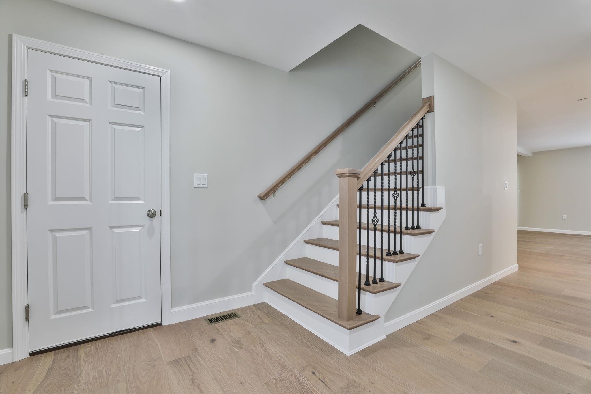 47 Centerwood Way Manchester, NH 03102 - Photo 5 of 45