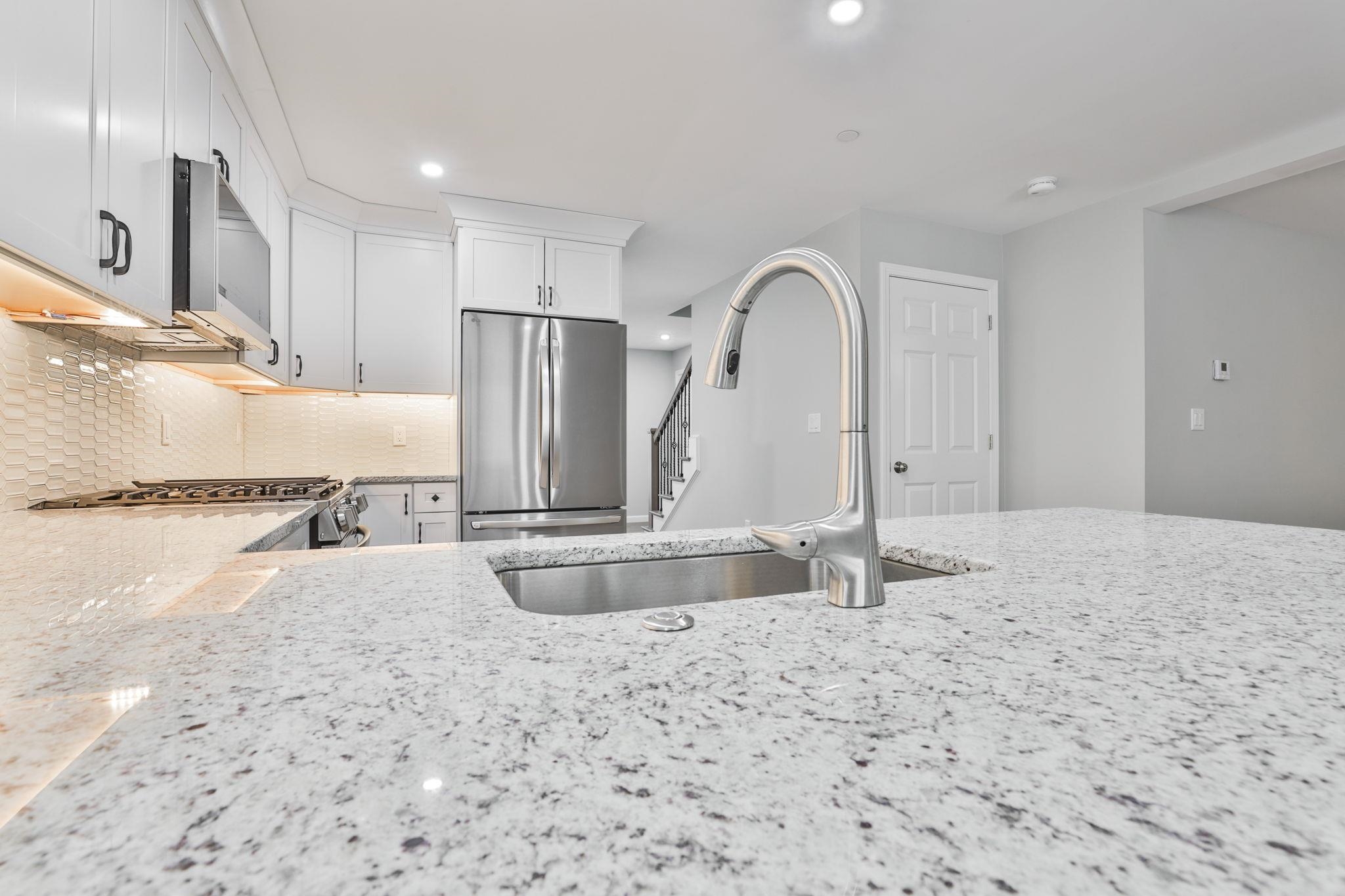 47 Centerwood Way Manchester, NH 03102 - Photo 10 of 45
