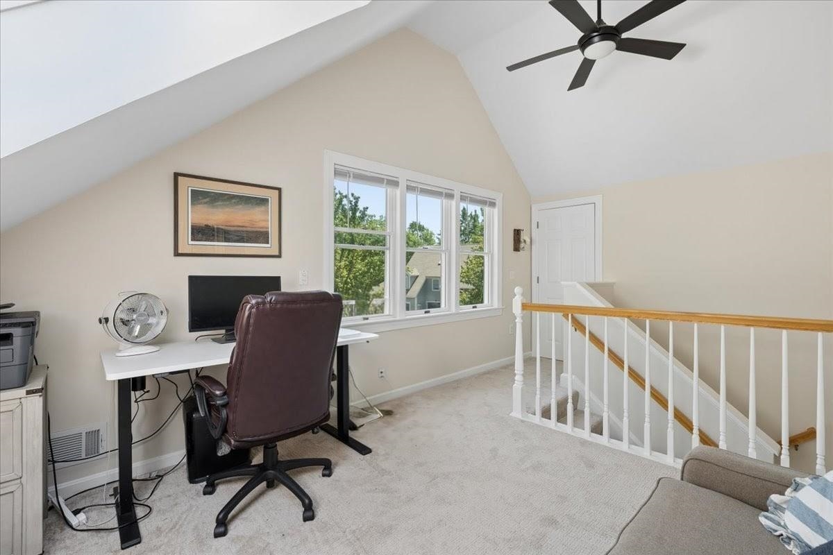 110 Hawthorne Village Road Nashua, NH 03062 - Photo 26 of 44