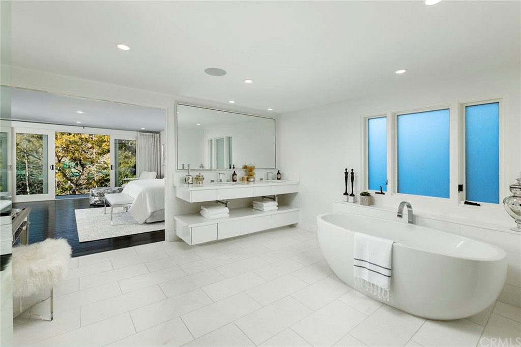 253 Emerald Bay Laguna Beach, CA 92651 - Photo 14 of 31