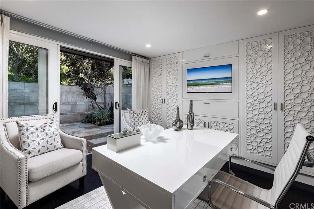 253 Emerald Bay Laguna Beach, CA 92651 - Photo 3 of 31