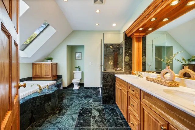 $960,000 | 39 Wiltshire Drive, Lincolnshire, IL 60069