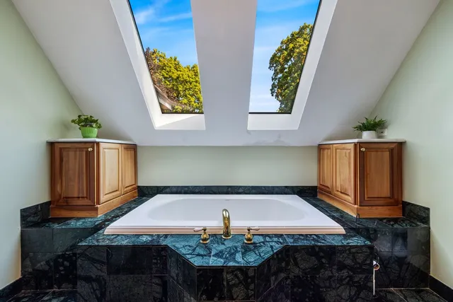 $960,000 | 39 Wiltshire Drive, Lincolnshire, IL 60069