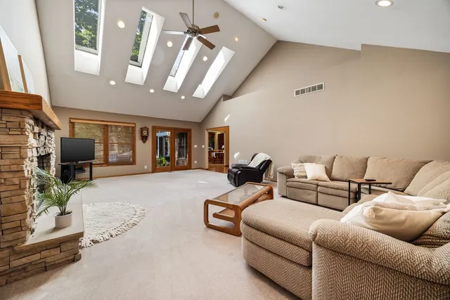 $960,000 | 39 Wiltshire Drive, Lincolnshire, IL 60069