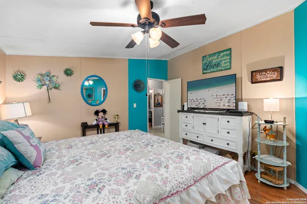 $399,000 | 166 Elm Shores Drive, Lakehills, TX 78063