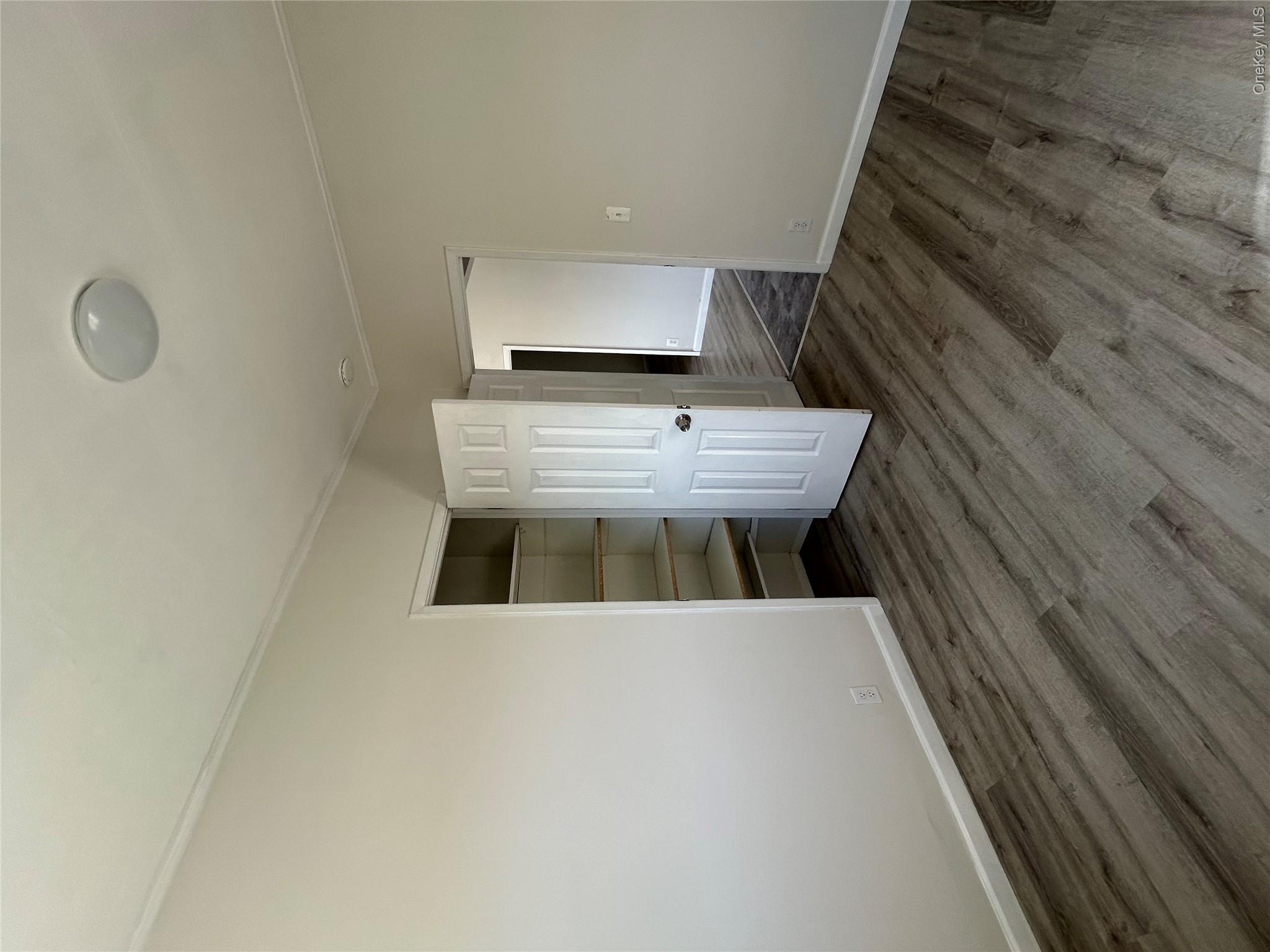 1572 Main Road Riverhead, NY 11901 - Photo 5 of 7