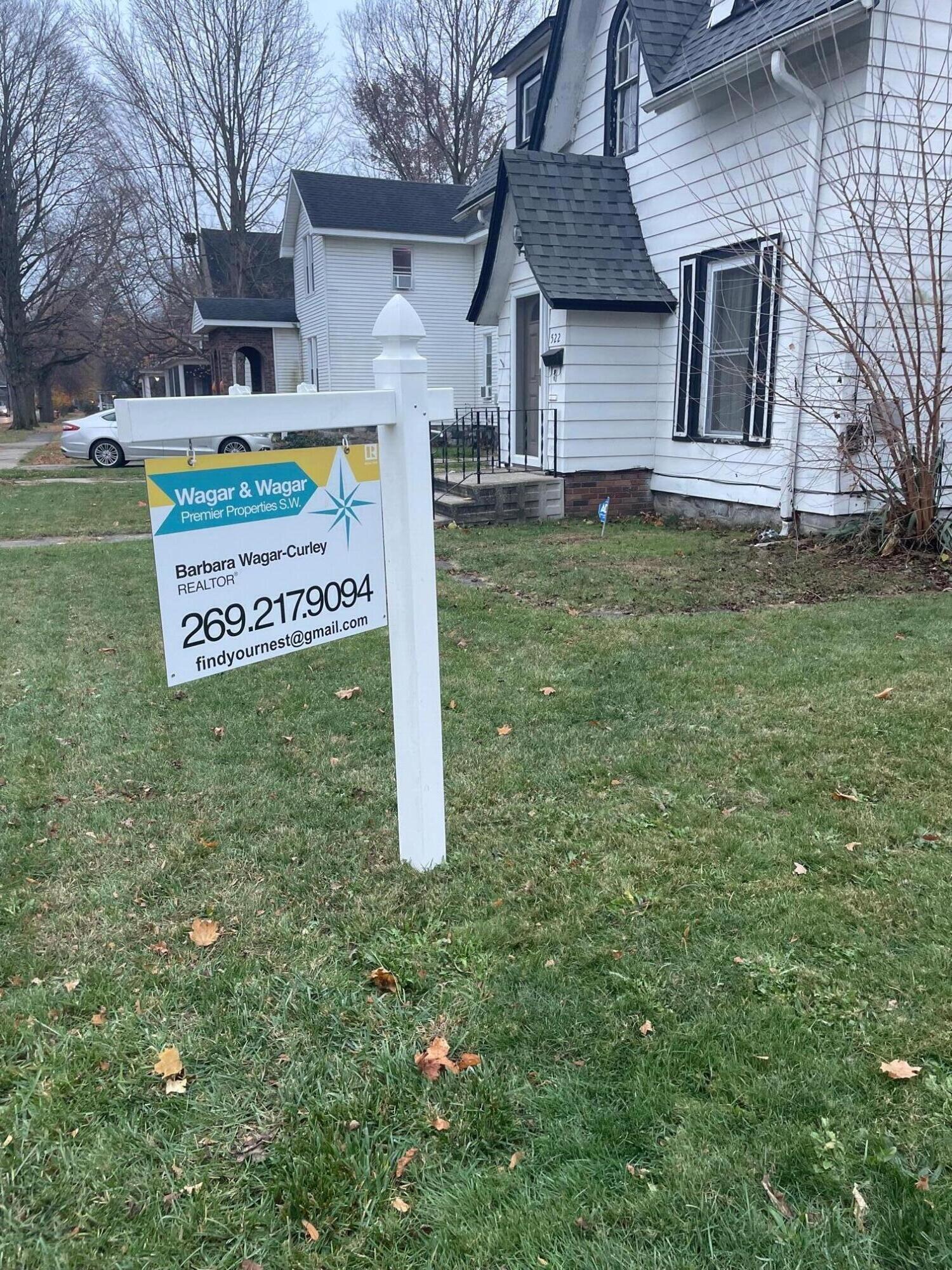 522 Walnut Street Three Rivers, MI 49093 - Photo 2 of 14 Gracie Outside Front sign view