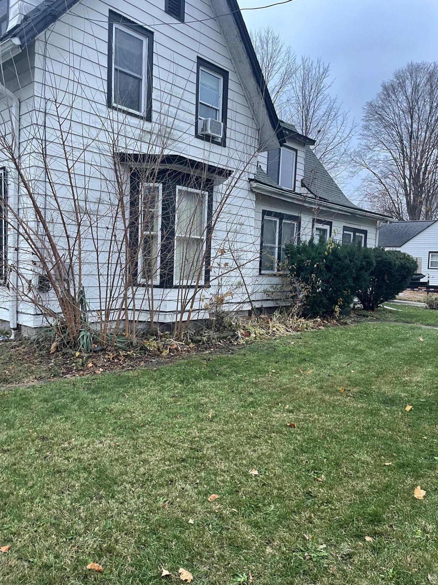 522 Walnut Street Three Rivers, MI 49093 - Photo 3 of 14 GRACIE PIC HOUSE SIDE VIEW