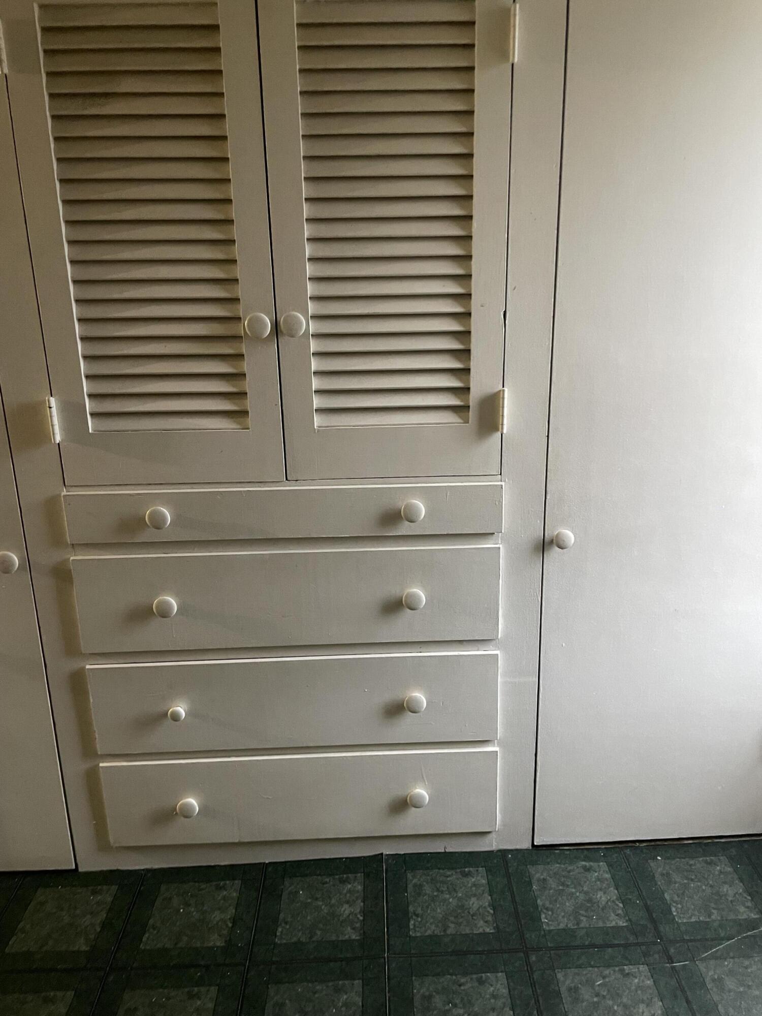 522 Walnut Street Three Rivers, MI 49093 - Photo 7 of 14 Gracie pic cuboard