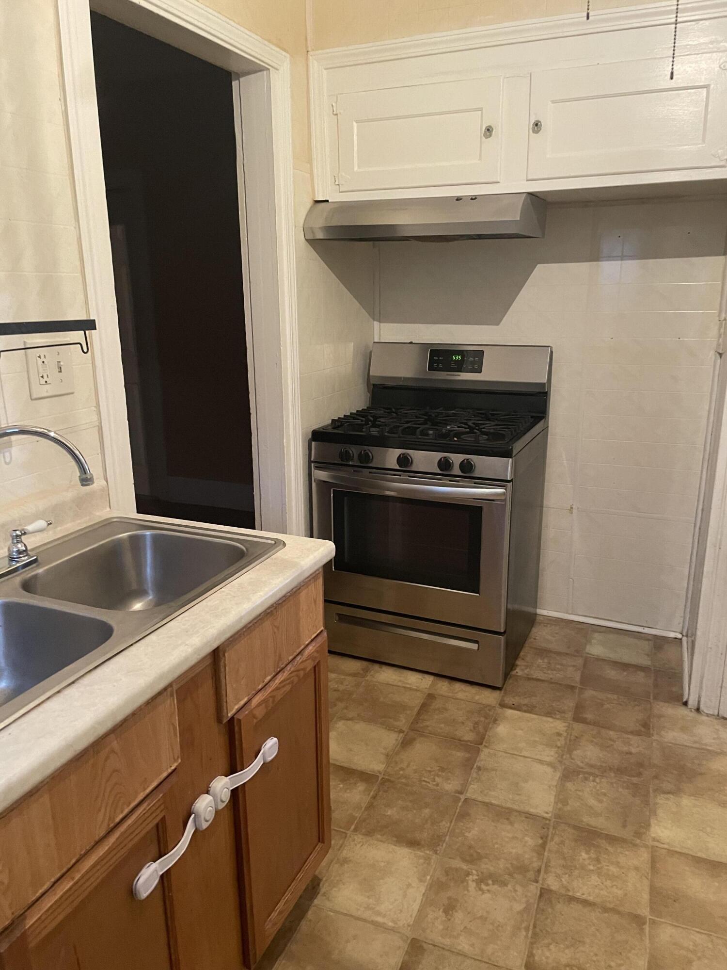 522 Walnut Street Three Rivers, MI 49093 - Photo 9 of 14 GRACIE PIC KITCHEN