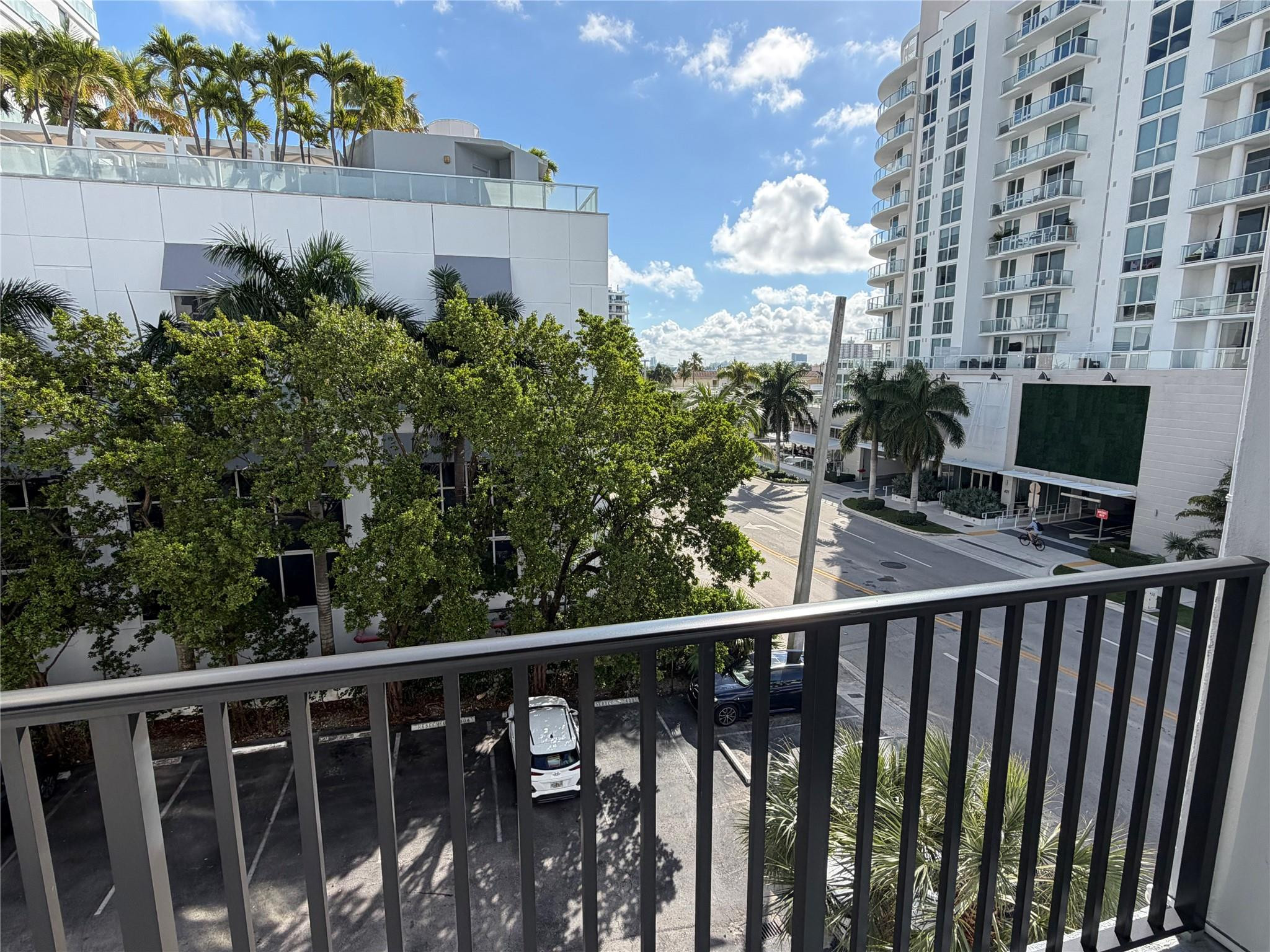 3000 Riomar Street, Unit 406 Fort Lauderdale, FL 33304 - Photo 16 of 27 Photo 16