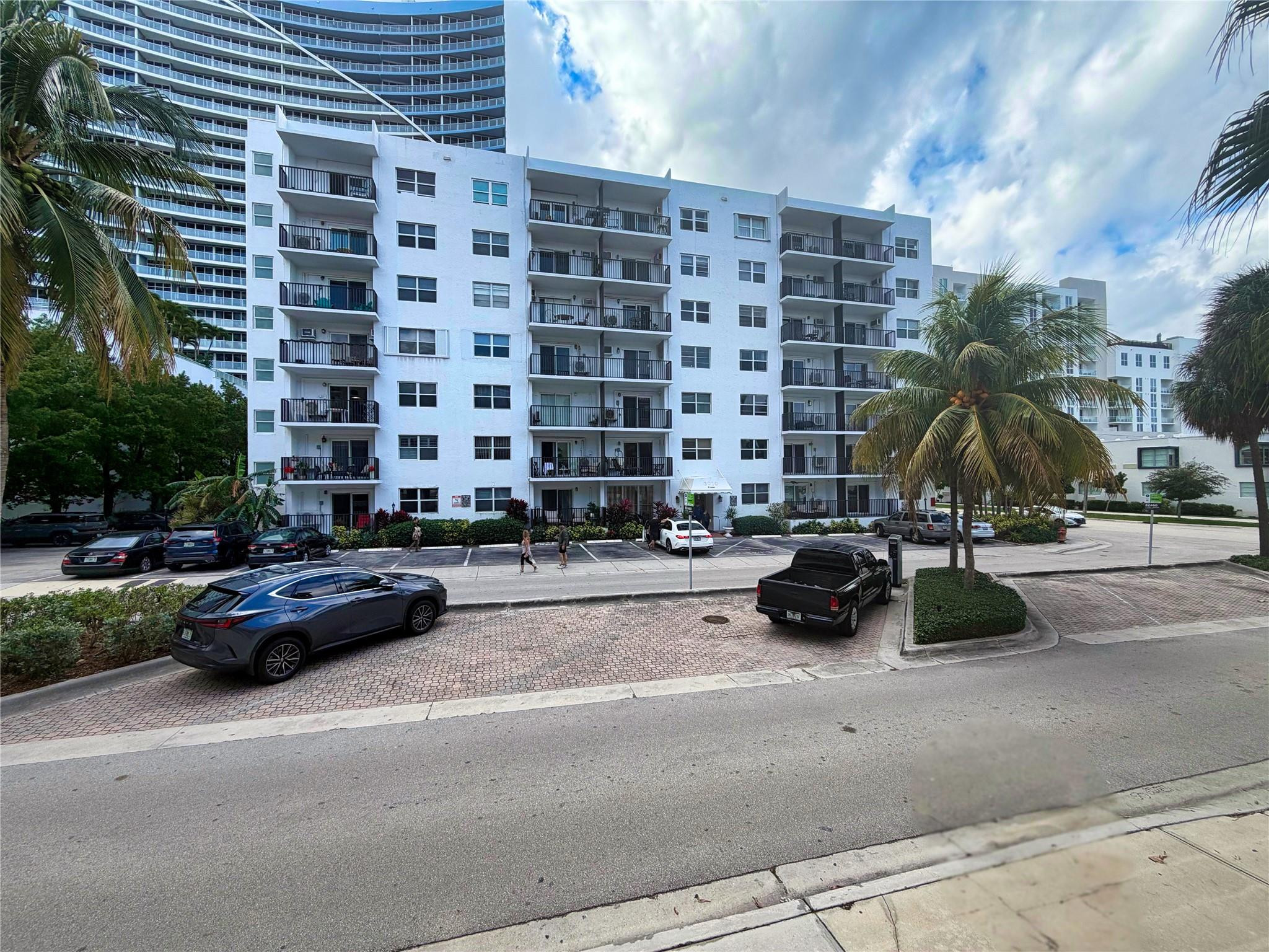3000 Riomar Street, Unit 406 Fort Lauderdale, FL 33304 - Photo 23 of 27 Photo 24