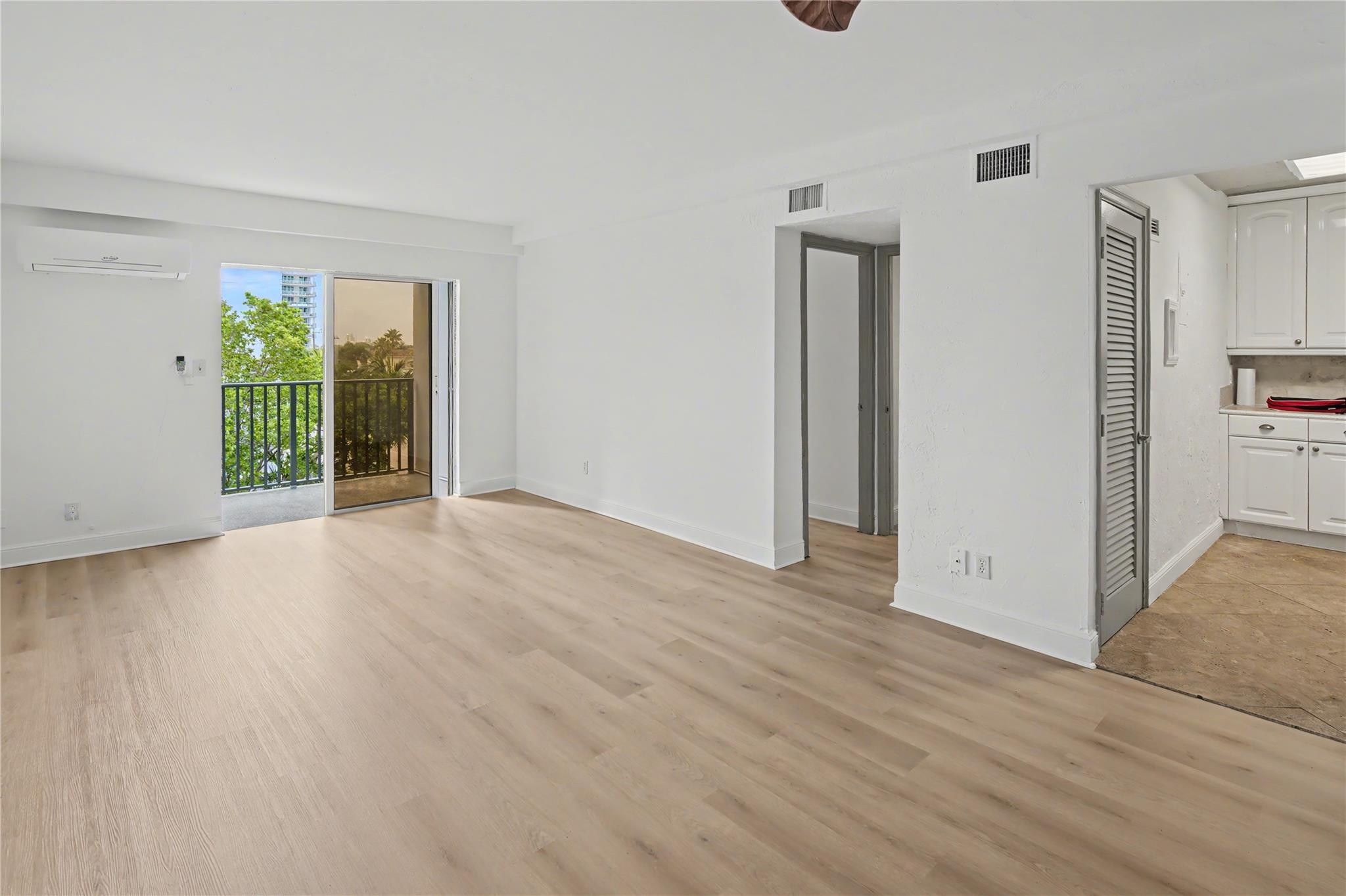 3000 Riomar Street, Unit 406 Fort Lauderdale, FL 33304 - Photo 3 of 27 Photo 3