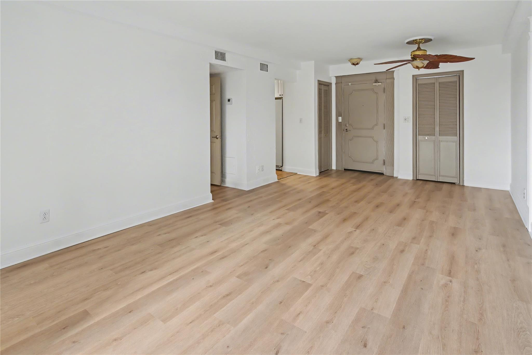 3000 Riomar Street, Unit 406 Fort Lauderdale, FL 33304 - Photo 4 of 27 Photo 4