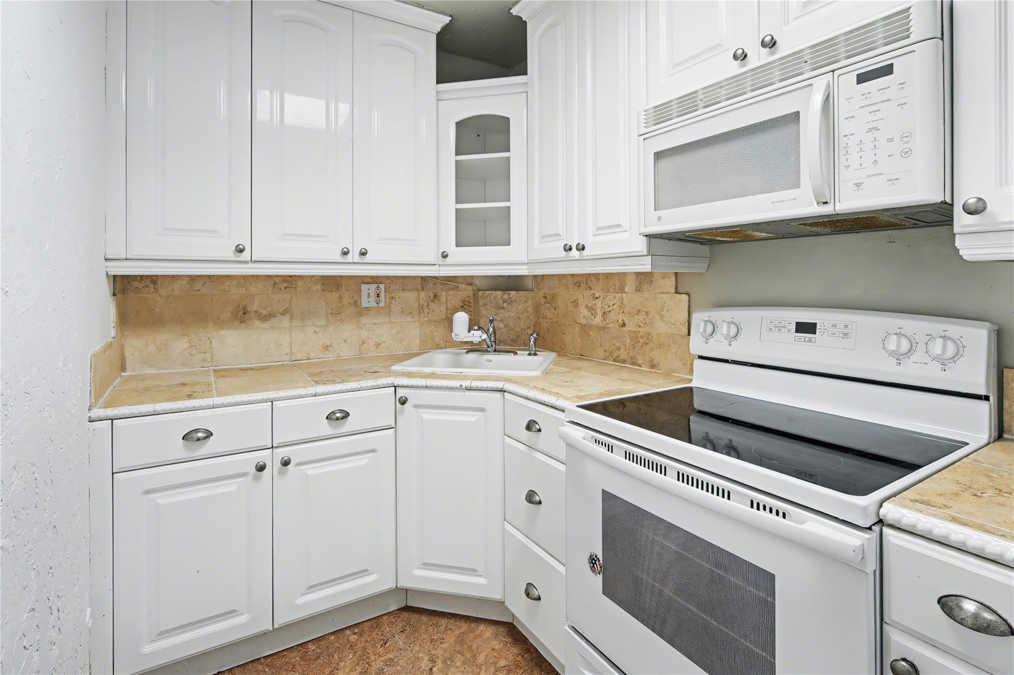 3000 Riomar Street, Unit 406 Fort Lauderdale, FL 33304 - Photo 9 of 27 Photo 9