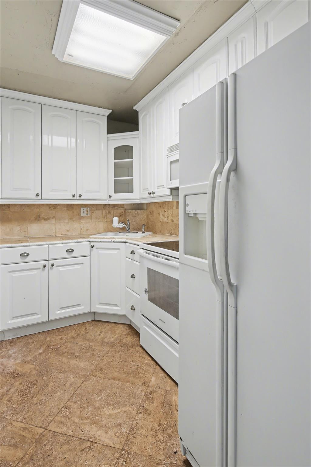 3000 Riomar Street, Unit 406 Fort Lauderdale, FL 33304 - Photo 10 of 27 Photo 10