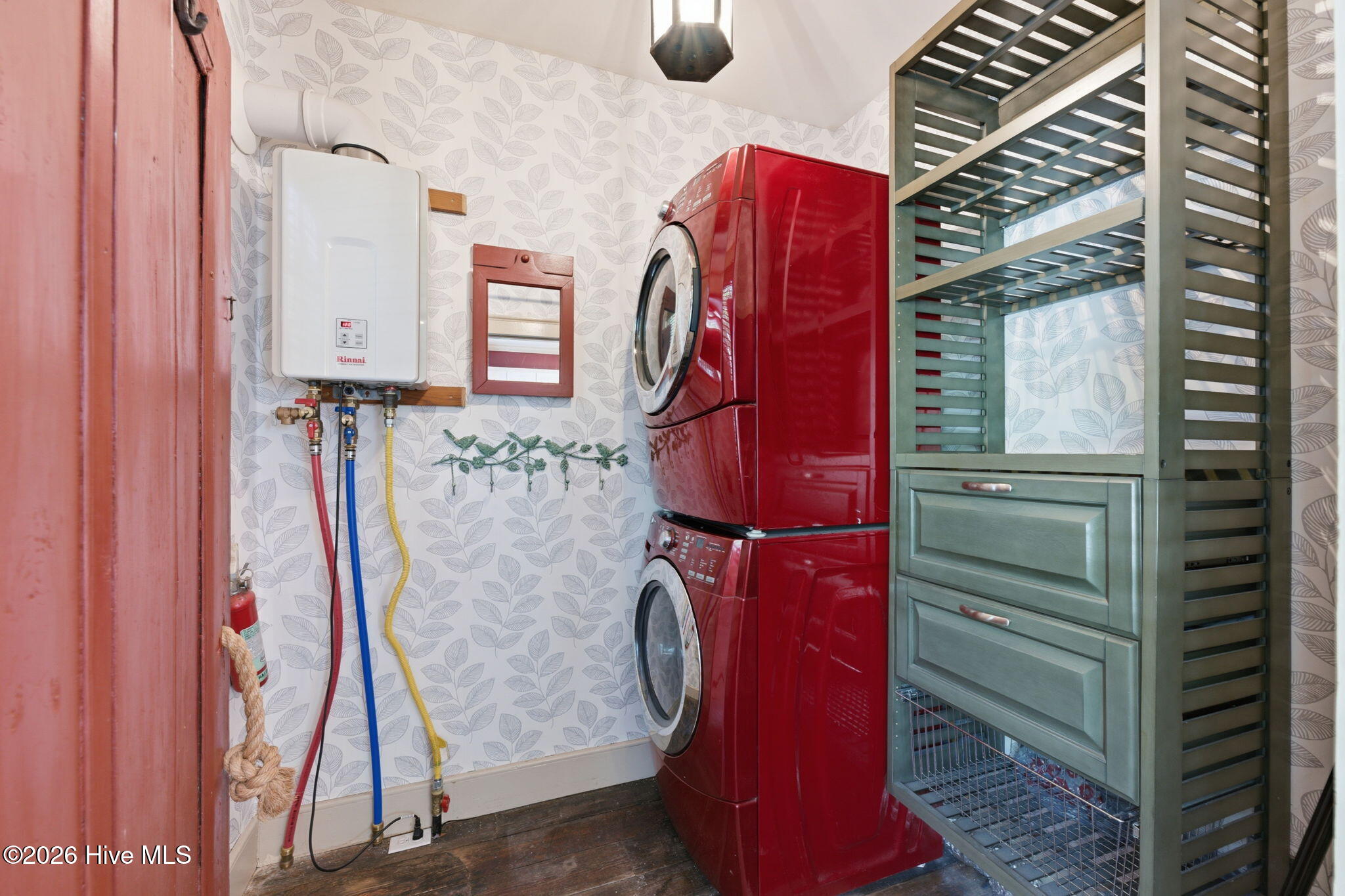 804 Pollock Street New Bern, NC 28562 - Photo 12 of 47 Laundry room off kitchen with gas Rinnai.