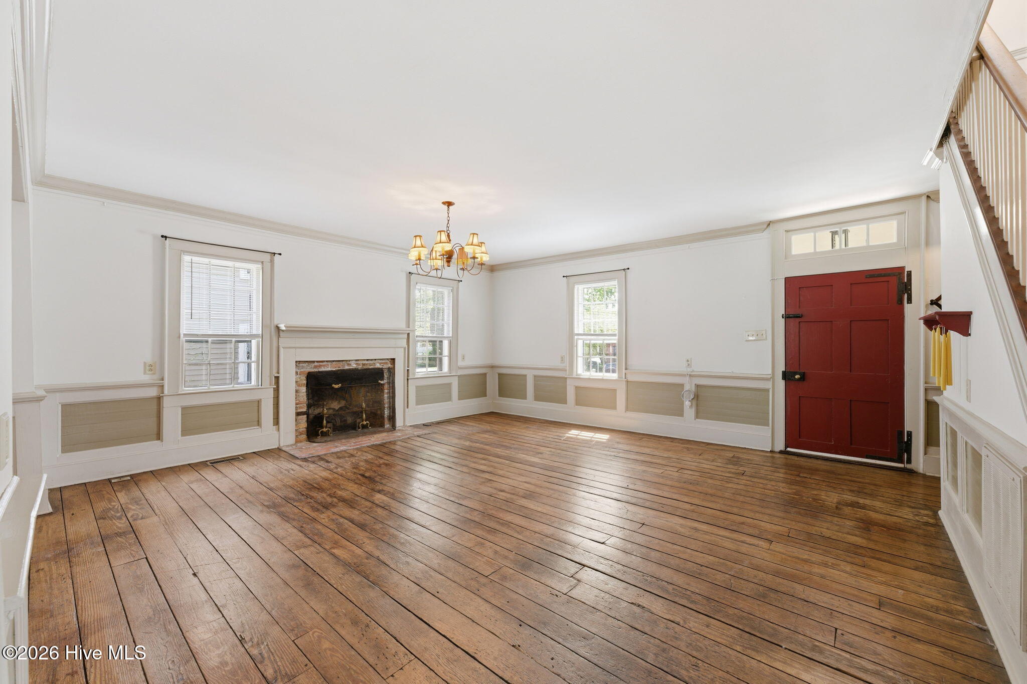 804 Pollock Street New Bern, NC 28562 - Photo 17 of 47 Bright, spacious Living Room