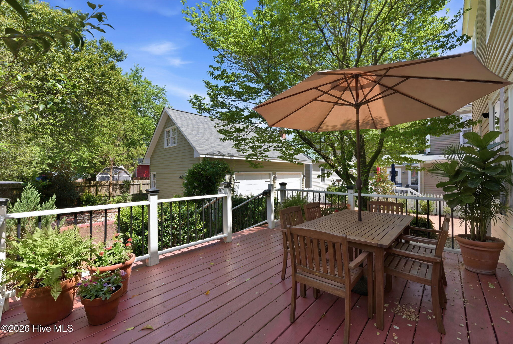 804 Pollock Street New Bern, NC 28562 - Photo 41 of 47 Staged deck