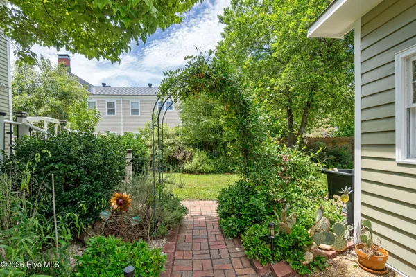 $650,000 | 804 Pollock Street, New Bern, NC 28562