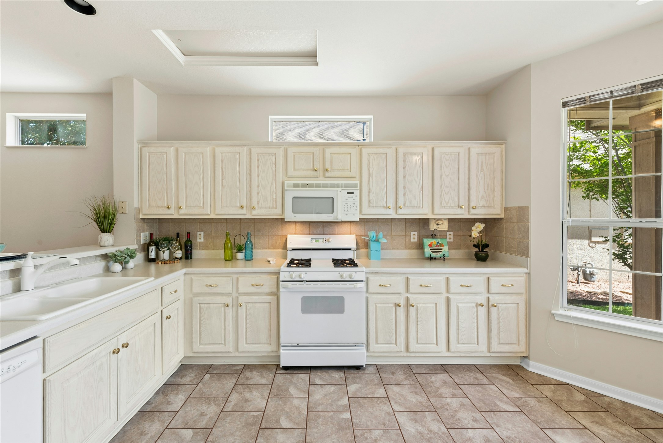 104 Anemone Way Georgetown, TX 78633 - Photo 9 of 28