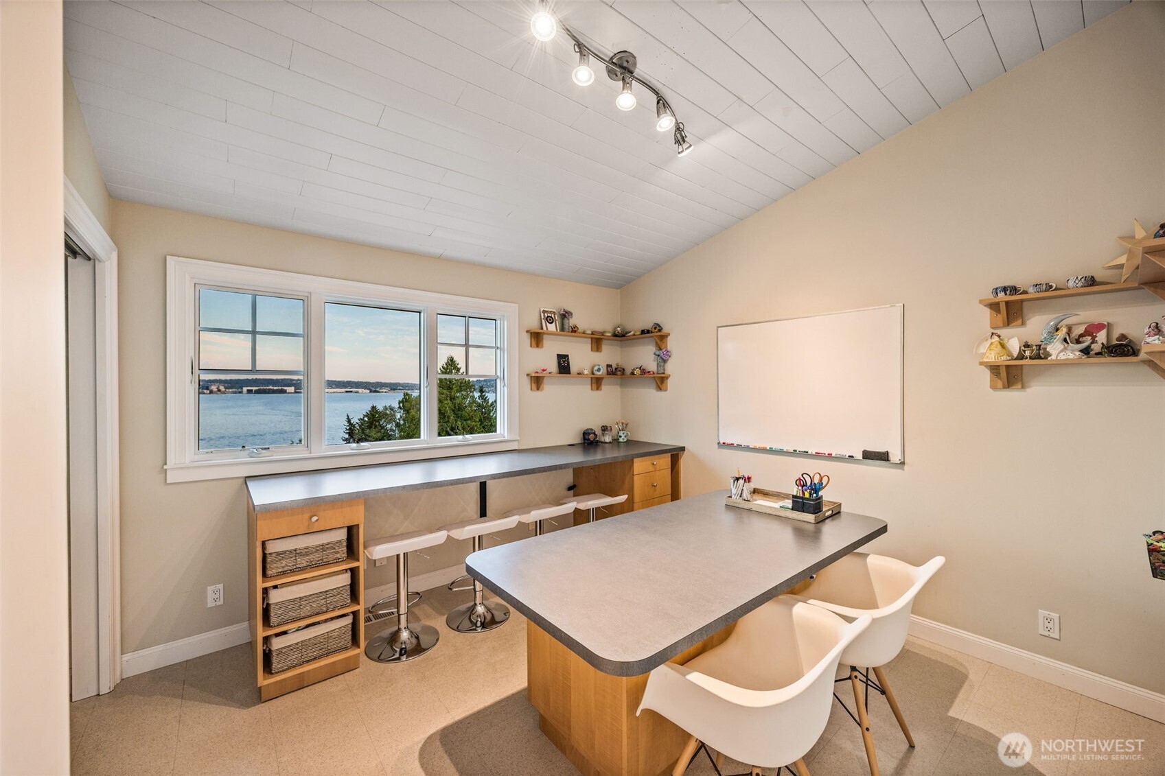 8246 East Mercer Way Mercer Island, WA 98040 - Photo 17 of 39 a room with furniture and window