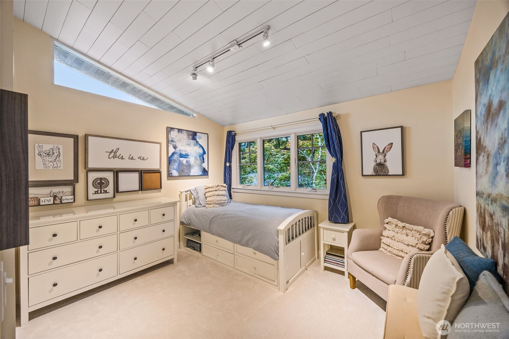 8246 East Mercer Way Mercer Island, WA 98040 - Photo 22 of 39 a bedroom with furniture and a large window