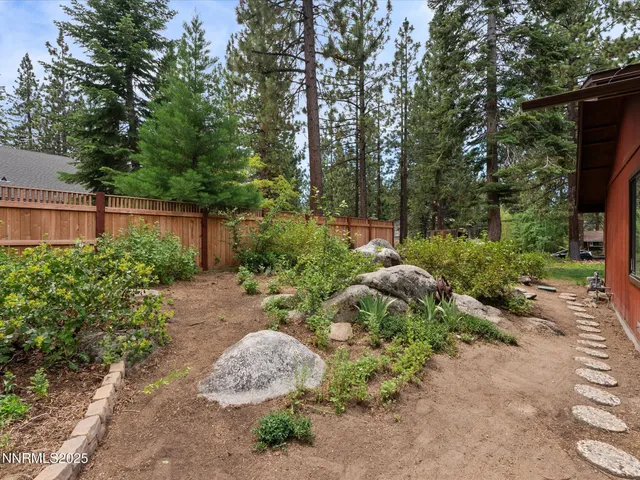 an aerial view of a house having yard