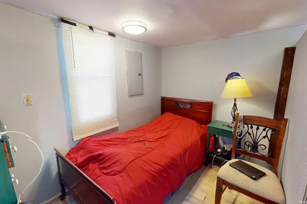 $109,900 | 2412 South B Street, Elwood, IN 46036
