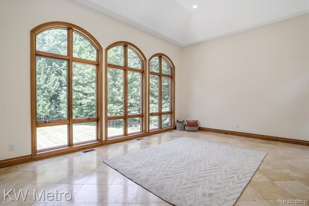 1553 Scenic Hollow Rochester, MI 48306 - Photo 6 of 65