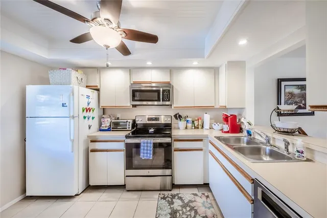 $264,500 | 410 Mission Trail East, Unit B, Venice, FL 34285