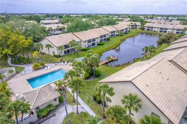 $264,500 | 410 Mission Trail East, Unit B, Venice, FL 34285