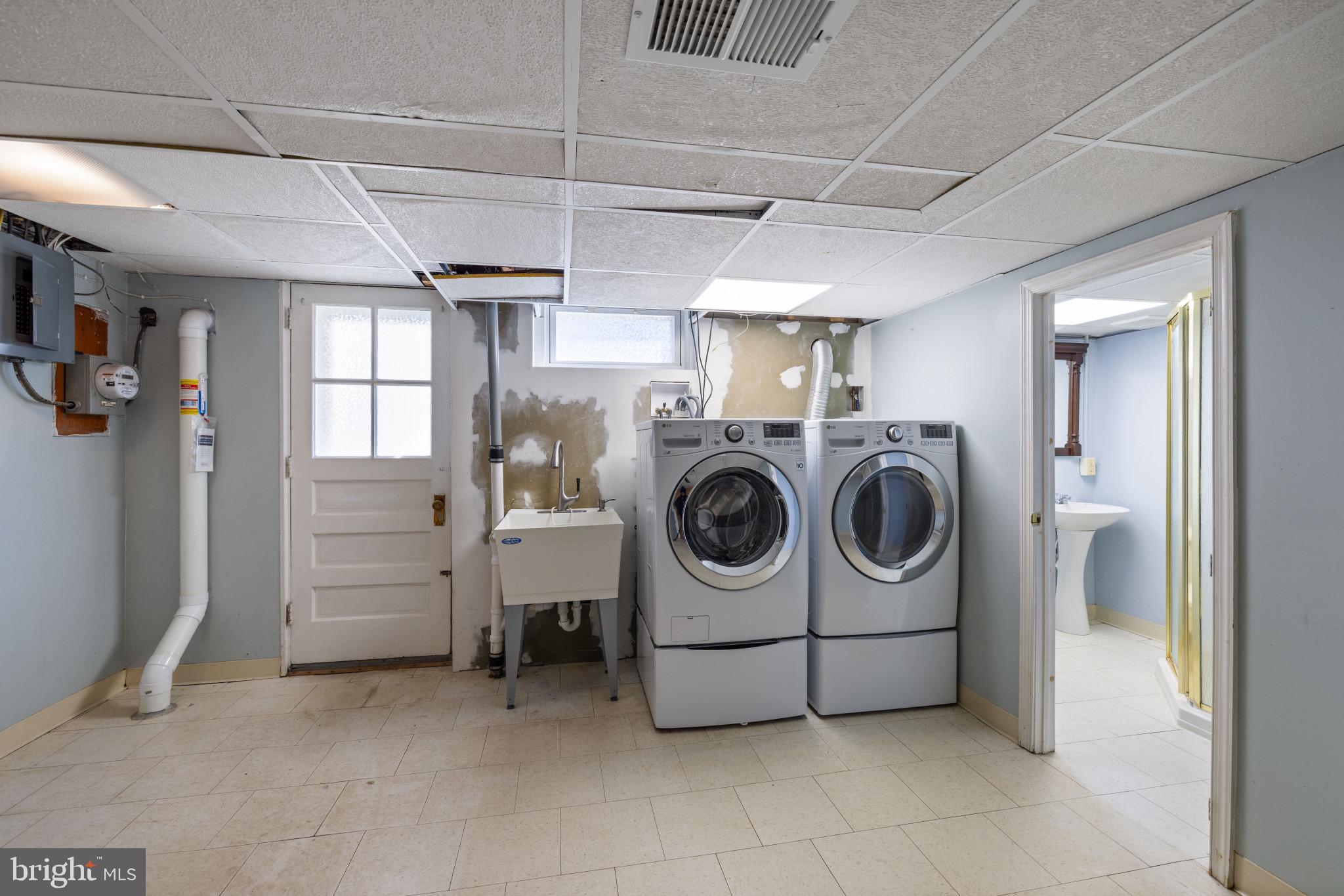 1876 Edgewood Road Towson, MD 21286 - Photo 24 of 32 a utility room with dryer and washer