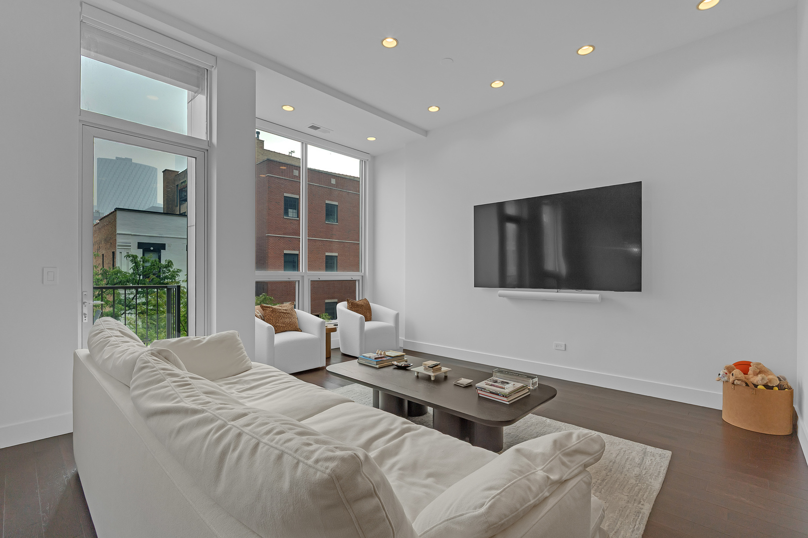 16 North Carpenter Street, Unit 3N Chicago, IL 60607 - Photo 11 of 23 Gallery Image 11