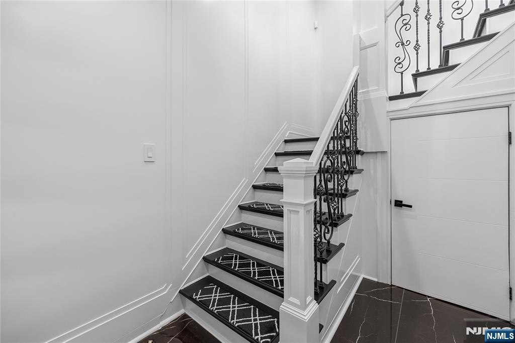 1080 River Road Edgewater, NJ 07020 - Photo 3 of 48