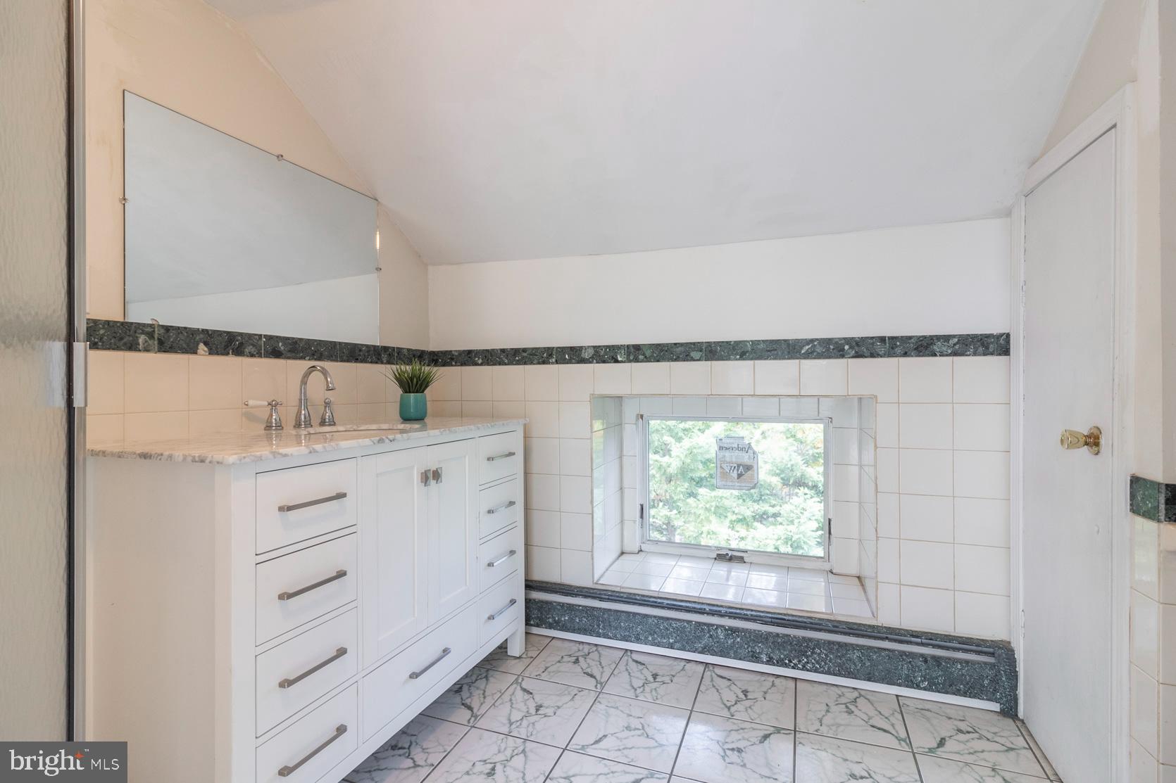 276 Stump Road North Wales, PA 19454 - Photo 58 of 71 3rd Floor Bathroom