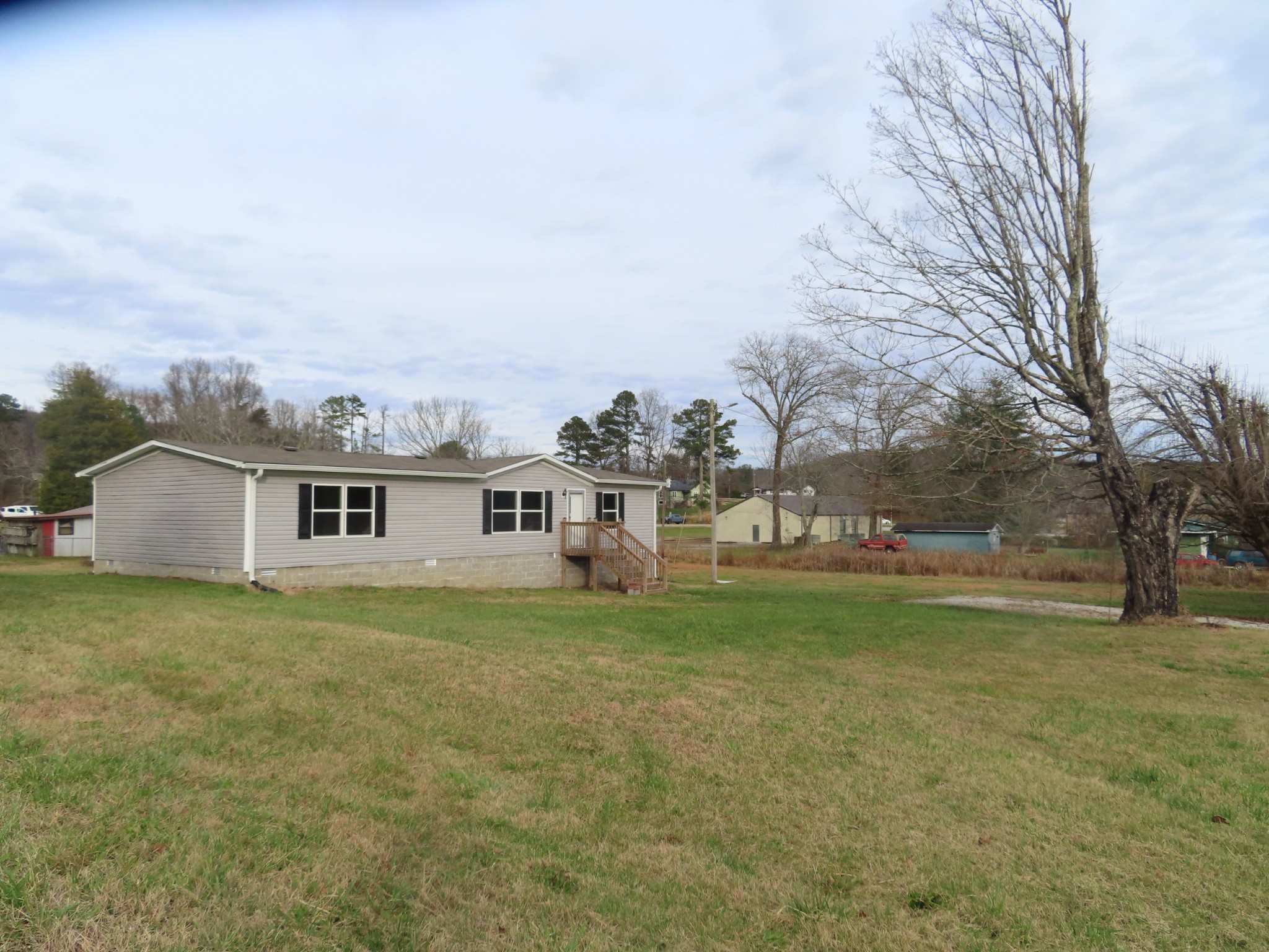 355 7th Street Tracy City, TN 37387 - Photo 5 of 21 a house view with a garden space