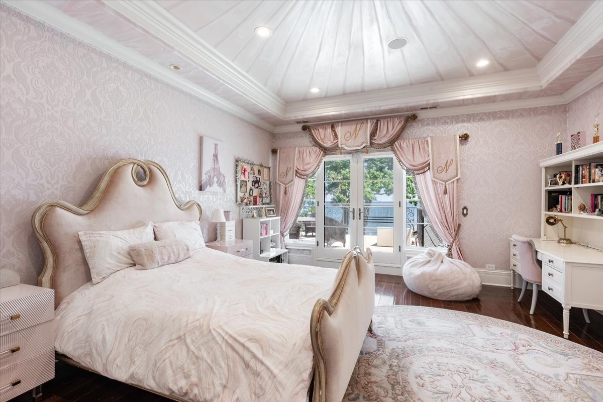 319 Sheridan Road Winnetka, IL 60093 - Photo 43 of 81 a bedroom with a bed and a large window