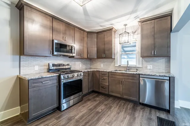 $175,900 | 825 Putnam Street, Fort Wayne, IN 46808