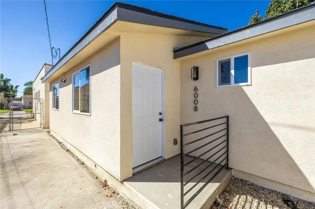 $3,700 | 6008 2nd Avenue, Los Angeles, CA 90043