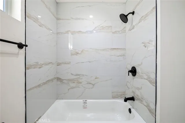 $3,700 | 6008 2nd Avenue, Los Angeles, CA 90043